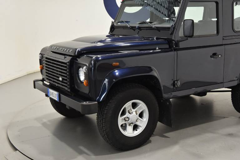 LAND ROVER Defender 11