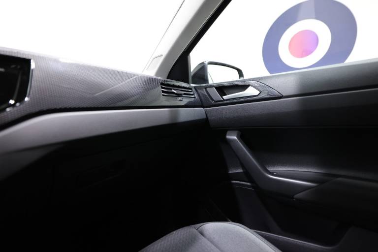 VOLKSWAGEN Polo 30