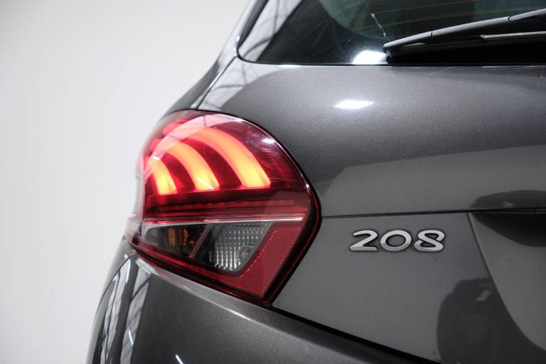 PEUGEOT 208 44