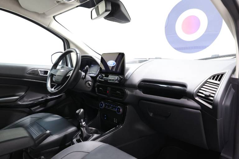 FORD EcoSport 42