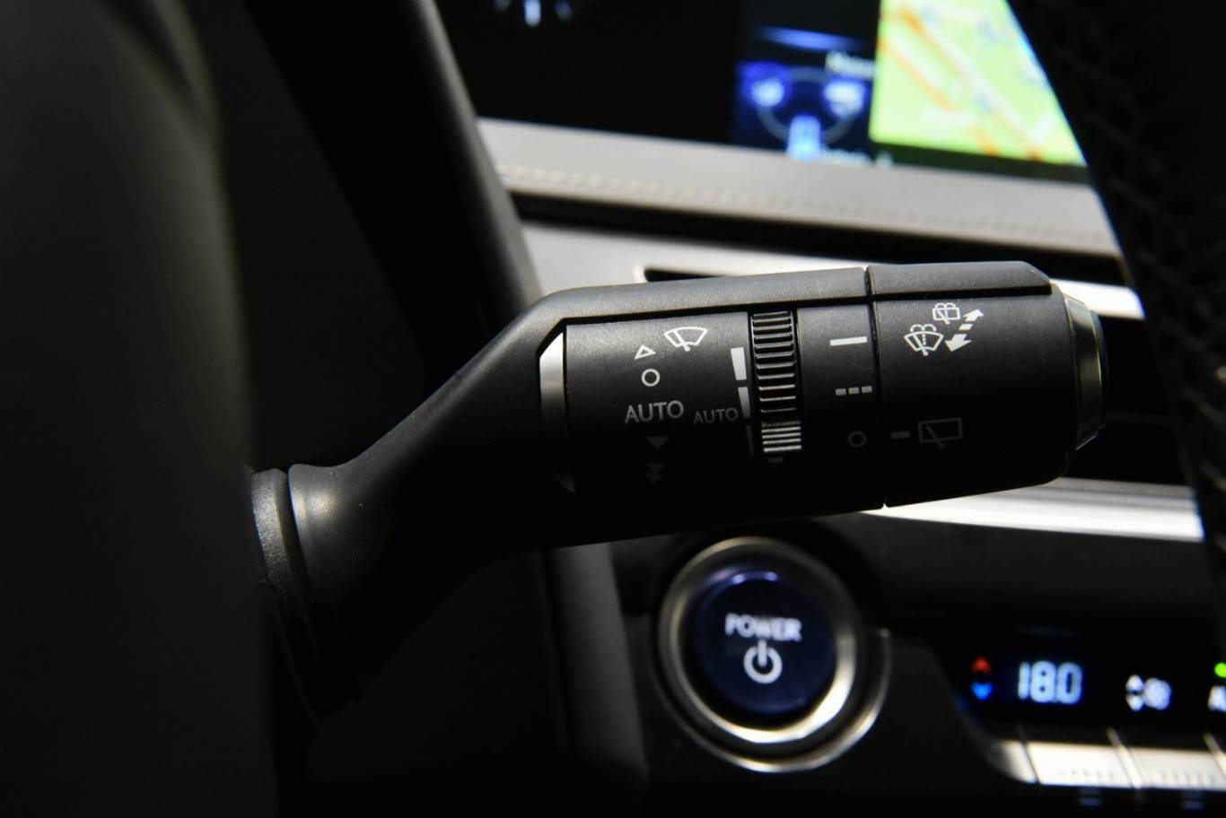 LEXUS UX 250h 27