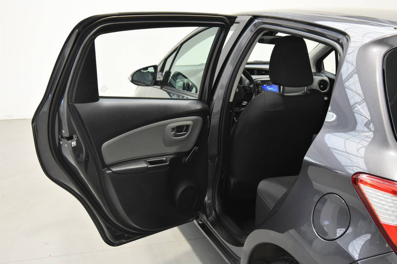 TOYOTA Yaris 38