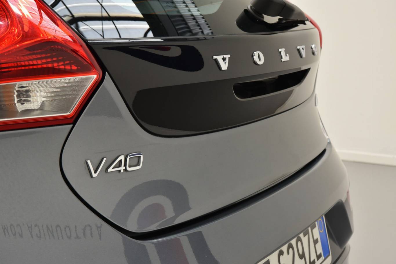 VOLVO V40 61