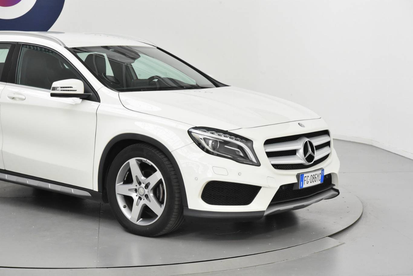 MERCEDES-BENZ GLA 200 30