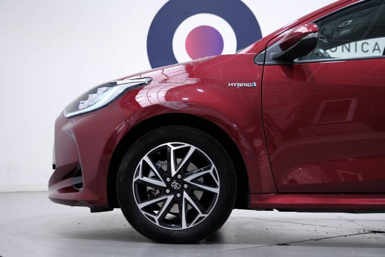 TOYOTA Yaris 11