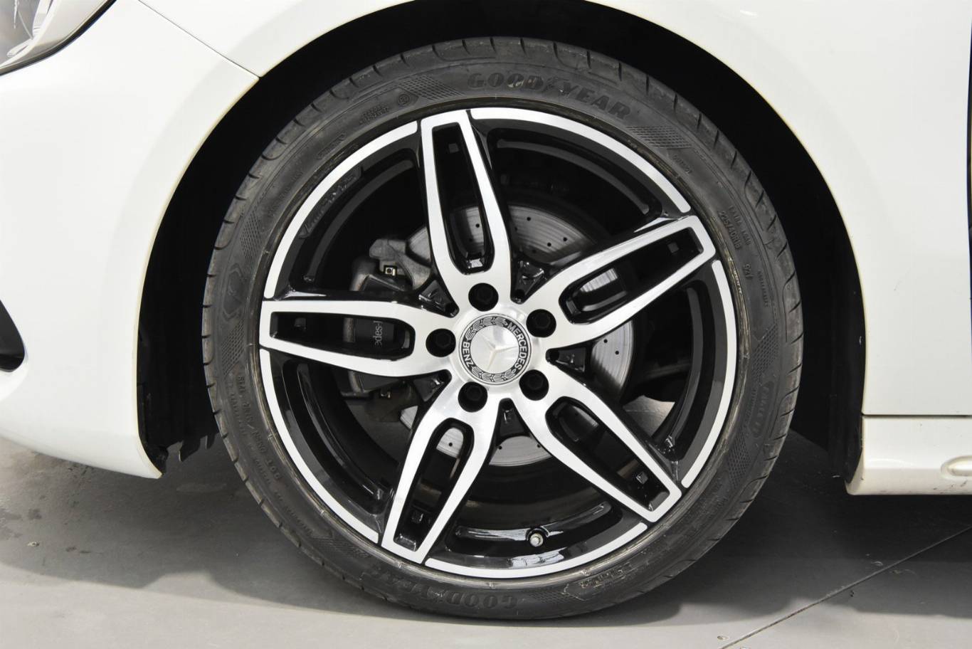 MERCEDES-BENZ A 200 33