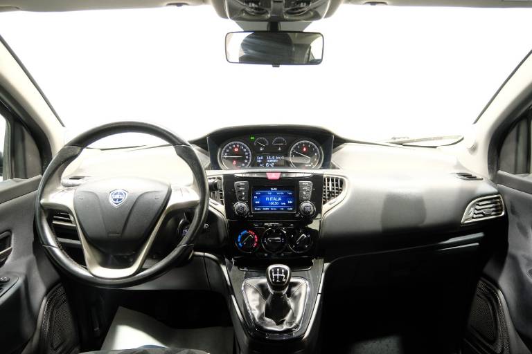 LANCIA Ypsilon 11