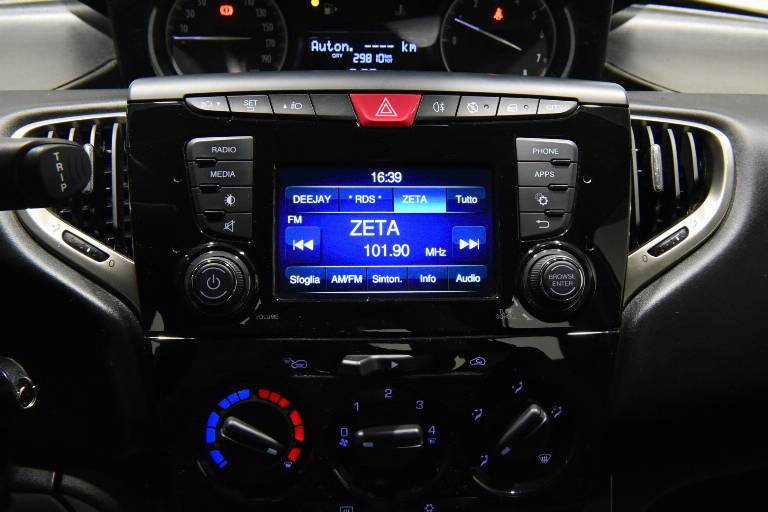 LANCIA Ypsilon 11
