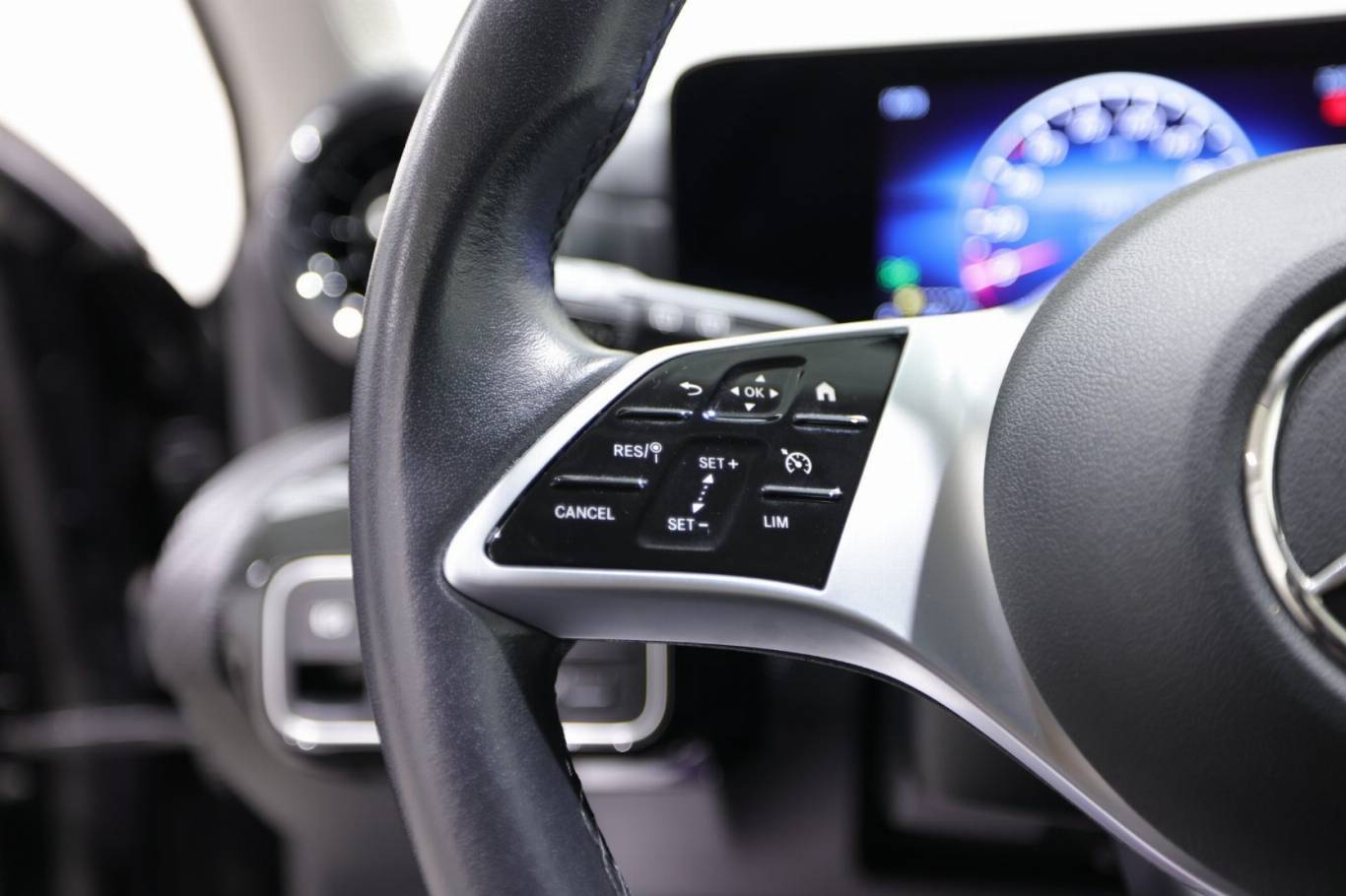 MERCEDES-BENZ A 180 22