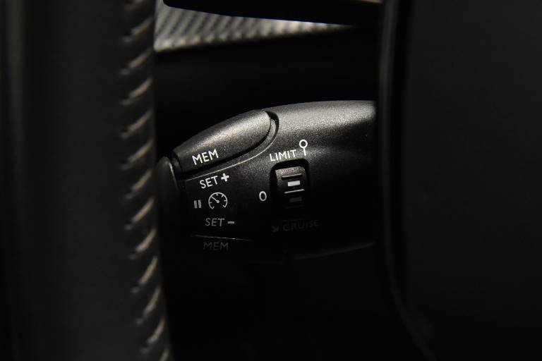 PEUGEOT 208 16