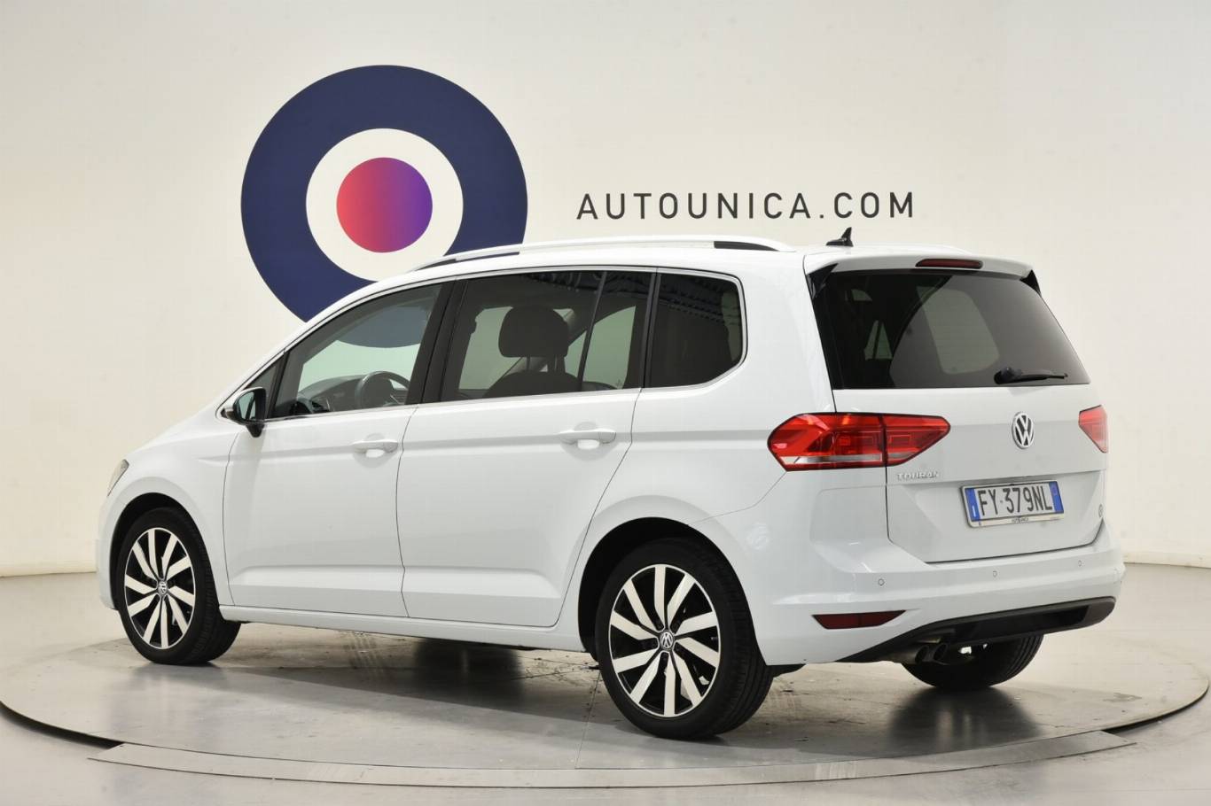 VOLKSWAGEN Touran 2