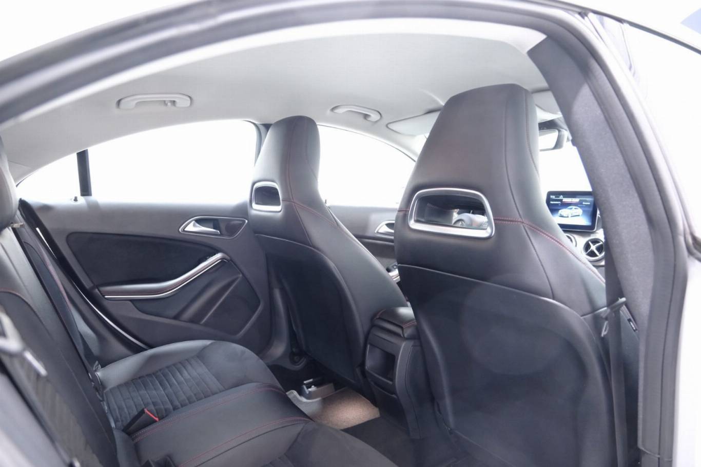 MERCEDES-BENZ CLA 220 61