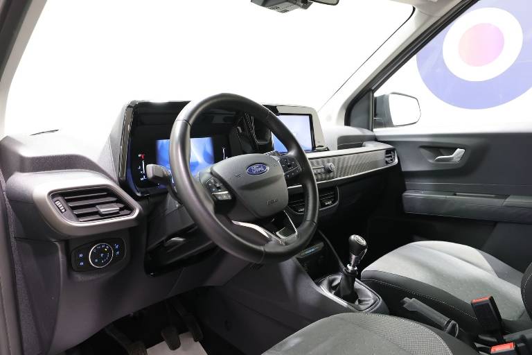 FORD Tourneo Courier 21