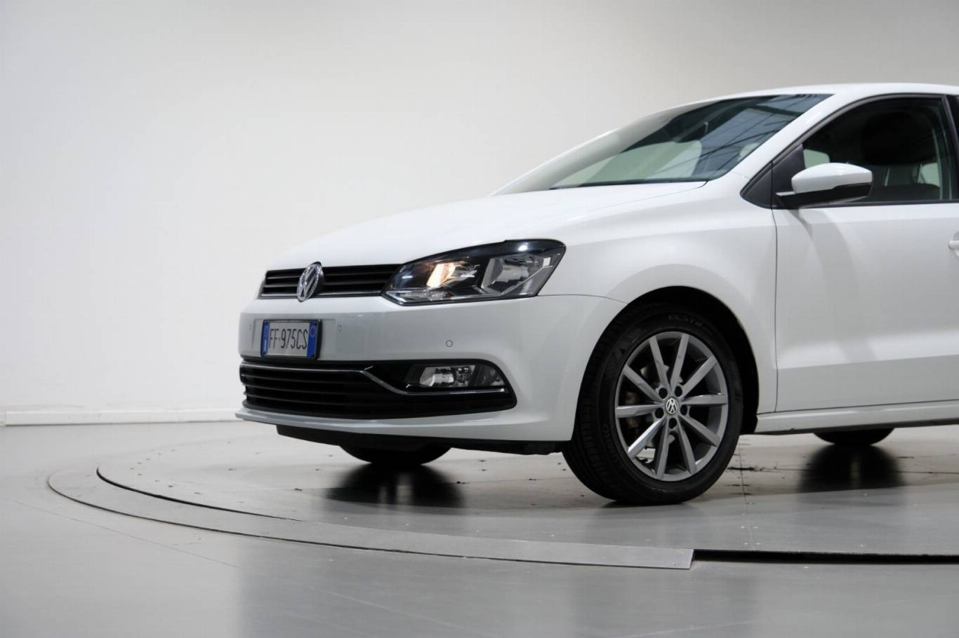 VOLKSWAGEN Polo 11