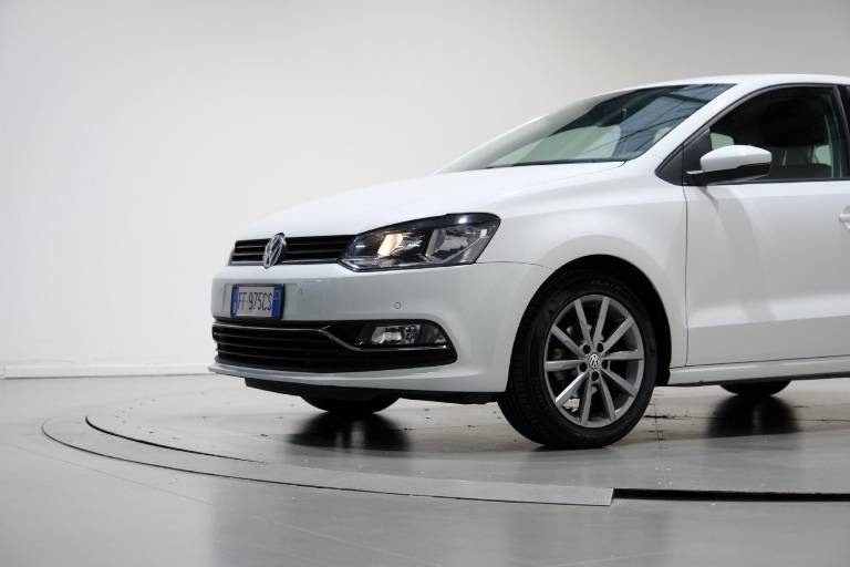 VOLKSWAGEN Polo 11
