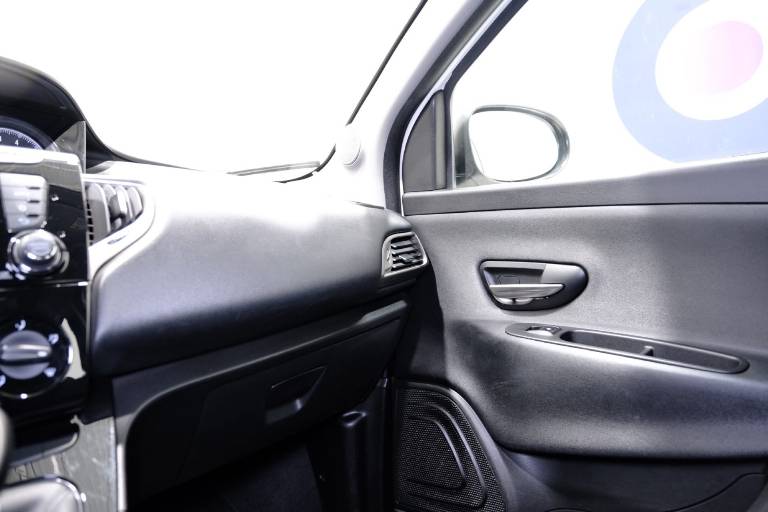 LANCIA Ypsilon 28