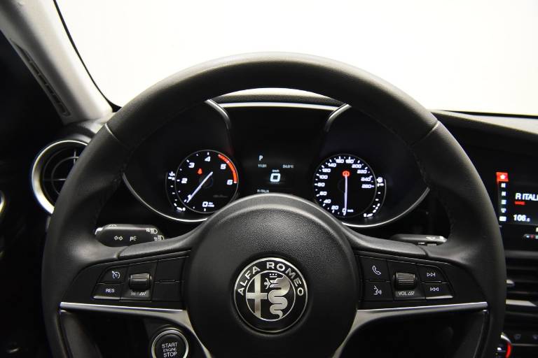 ALFA ROMEO Giulia 9