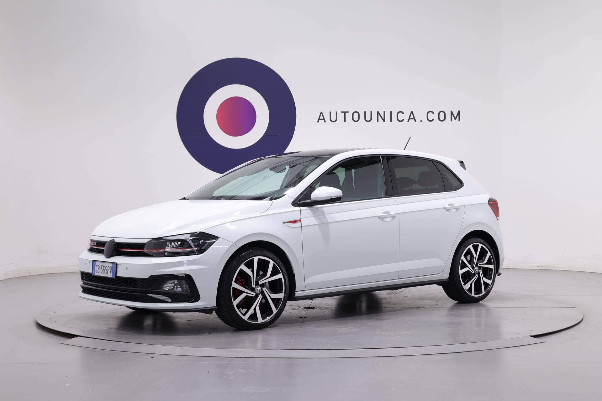 VOLKSWAGEN Polo