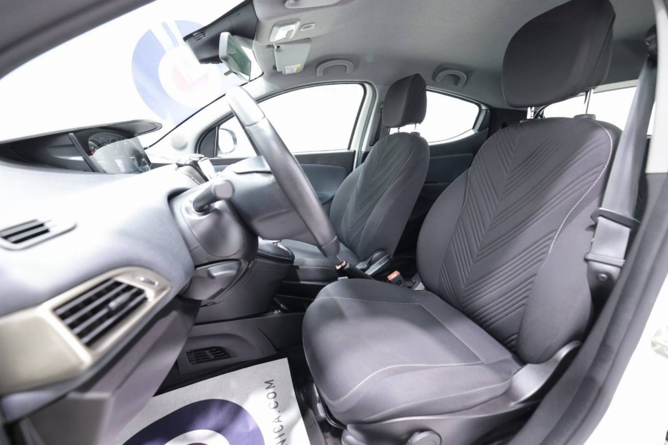 LANCIA Ypsilon 6