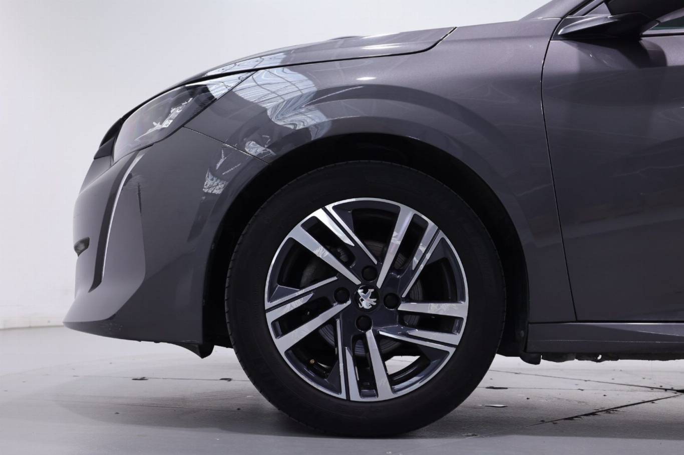 PEUGEOT 208 17