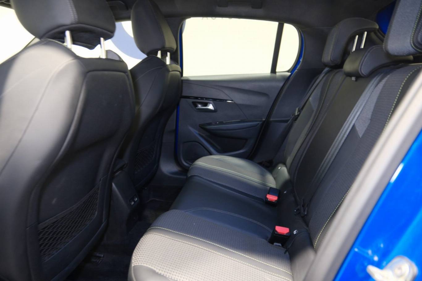 PEUGEOT 208 40