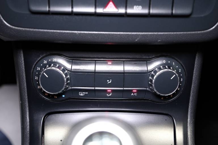 MERCEDES-BENZ B 200 26