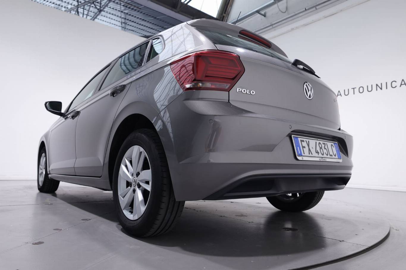 VOLKSWAGEN Polo 38