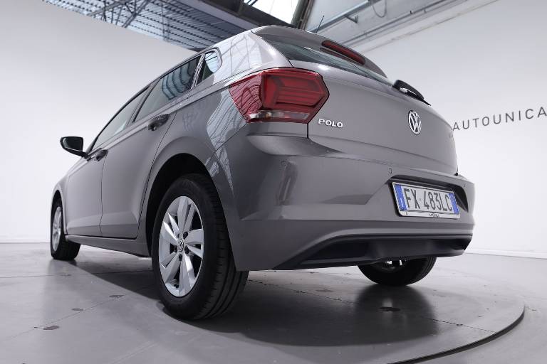 VOLKSWAGEN Polo 38