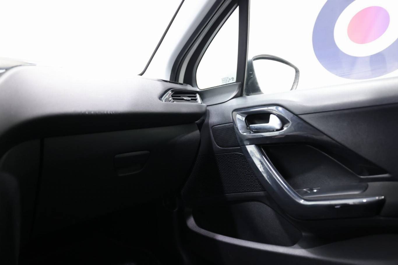 PEUGEOT 208 27