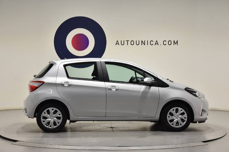 TOYOTA Yaris 15