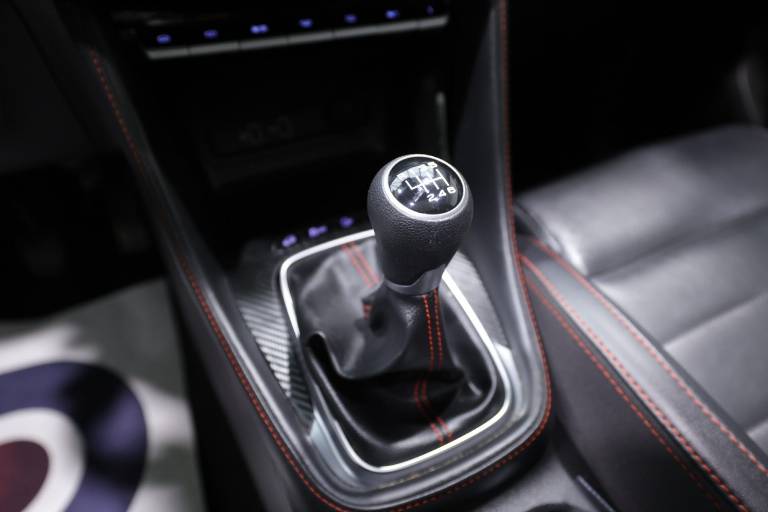 MG ZS 32