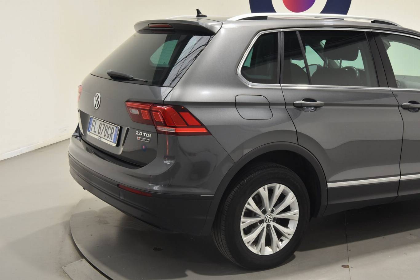 VOLKSWAGEN Tiguan 13
