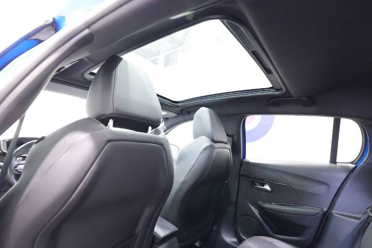 PEUGEOT 208 38