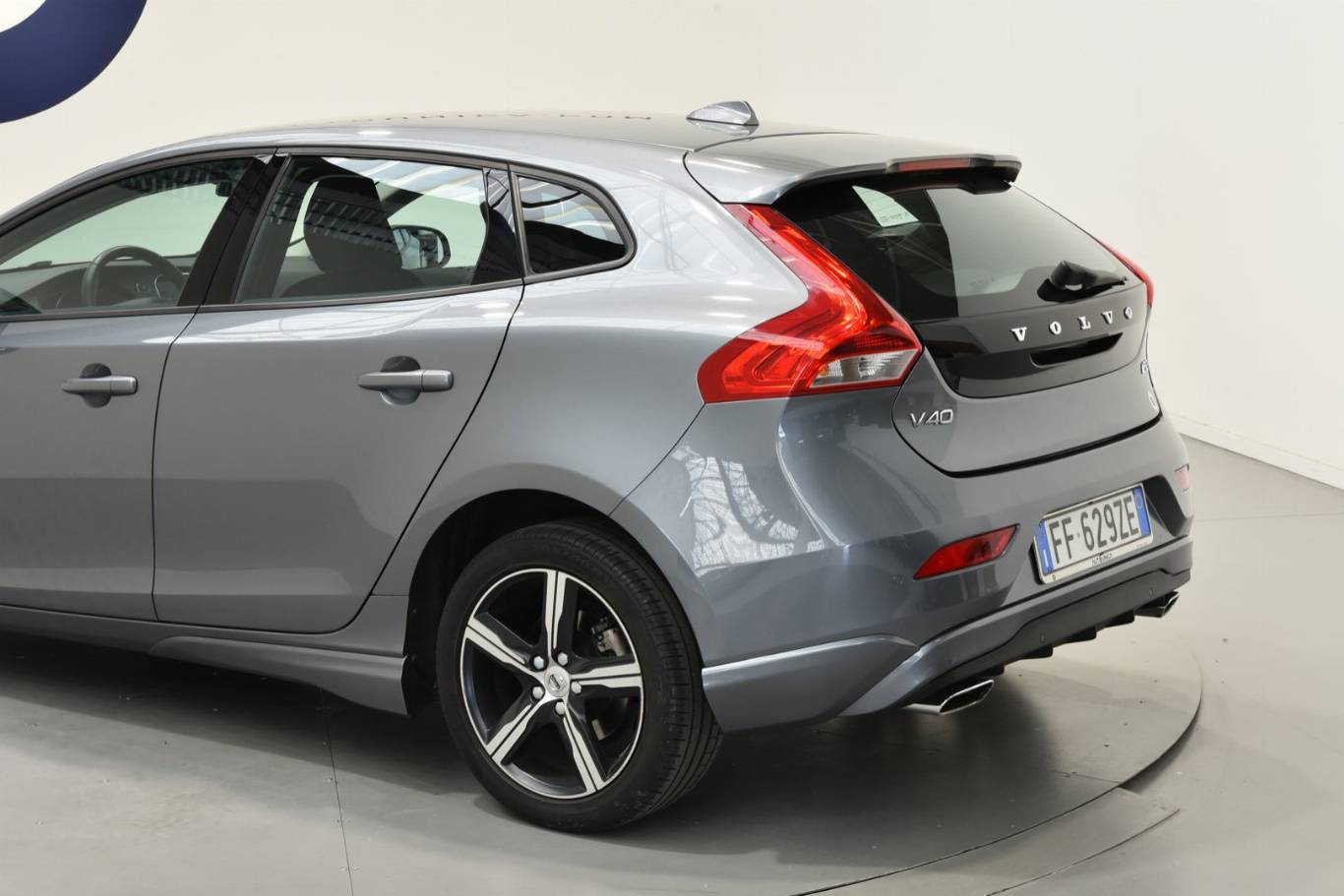 VOLVO V40 38