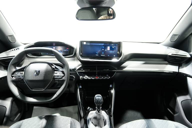 PEUGEOT 2008 10