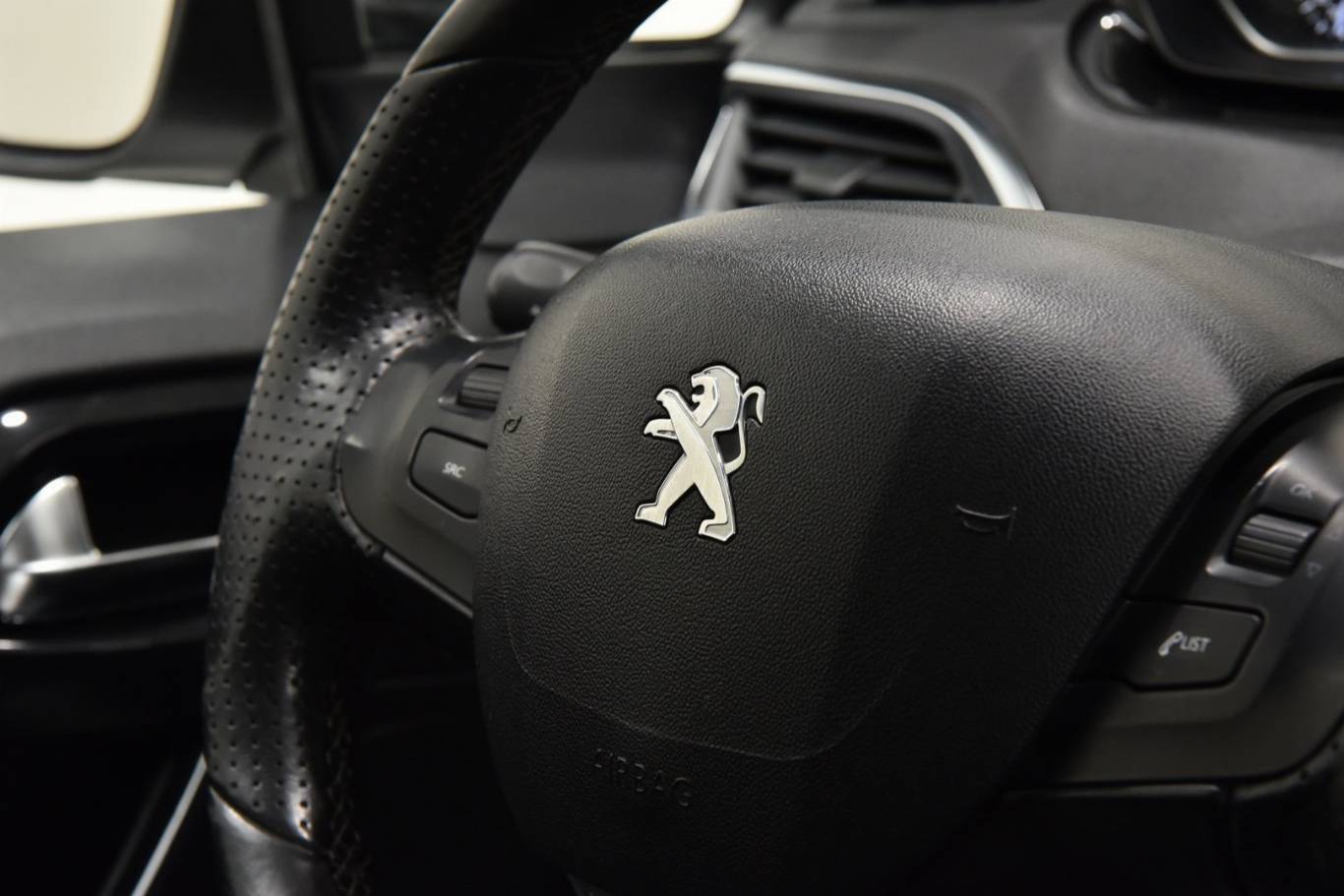 PEUGEOT 208 51