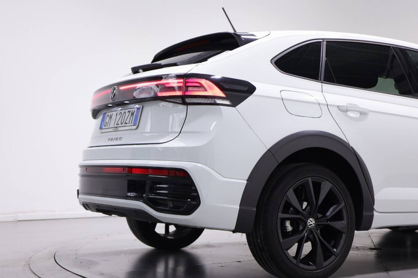 VOLKSWAGEN Taigo 14
