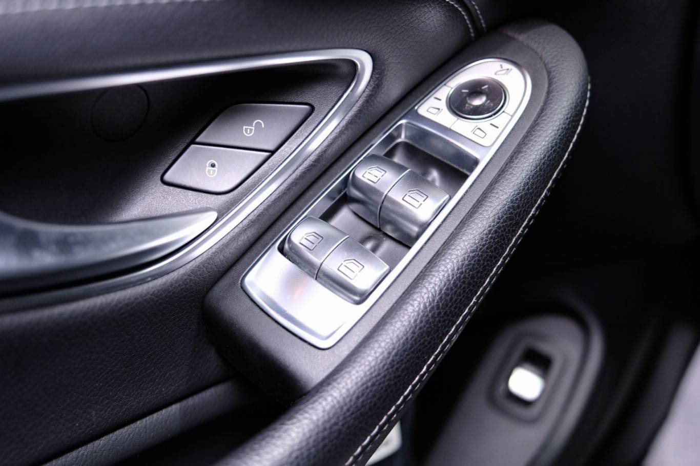 MERCEDES-BENZ C 220 33