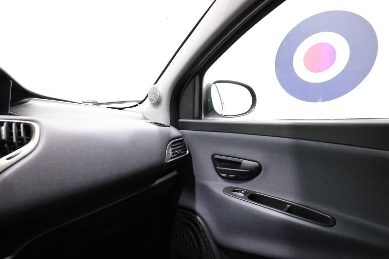 LANCIA Ypsilon 27