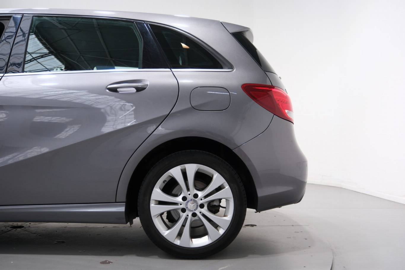 MERCEDES-BENZ B 180 37