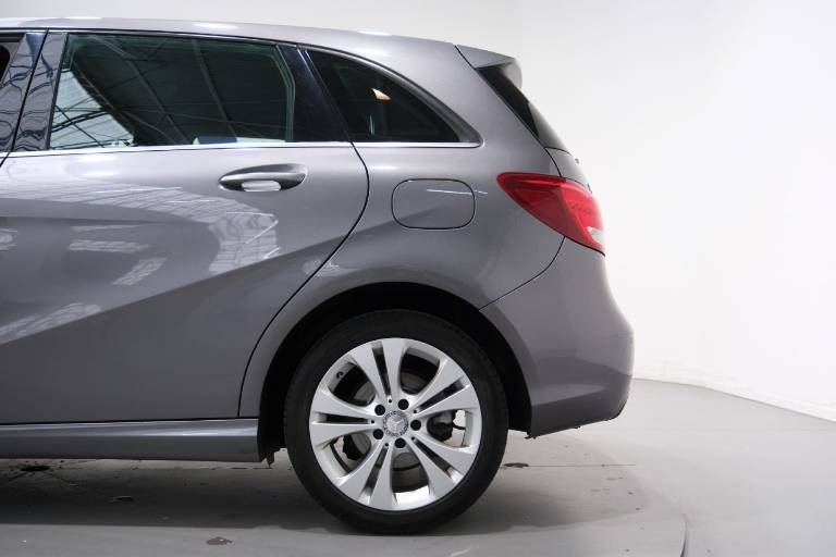MERCEDES-BENZ B 180 37