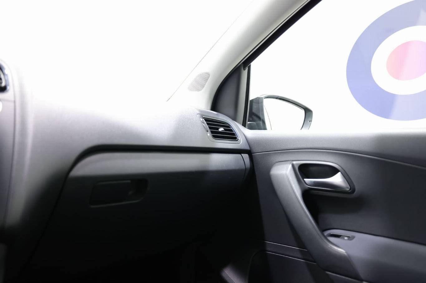 VOLKSWAGEN Polo 24