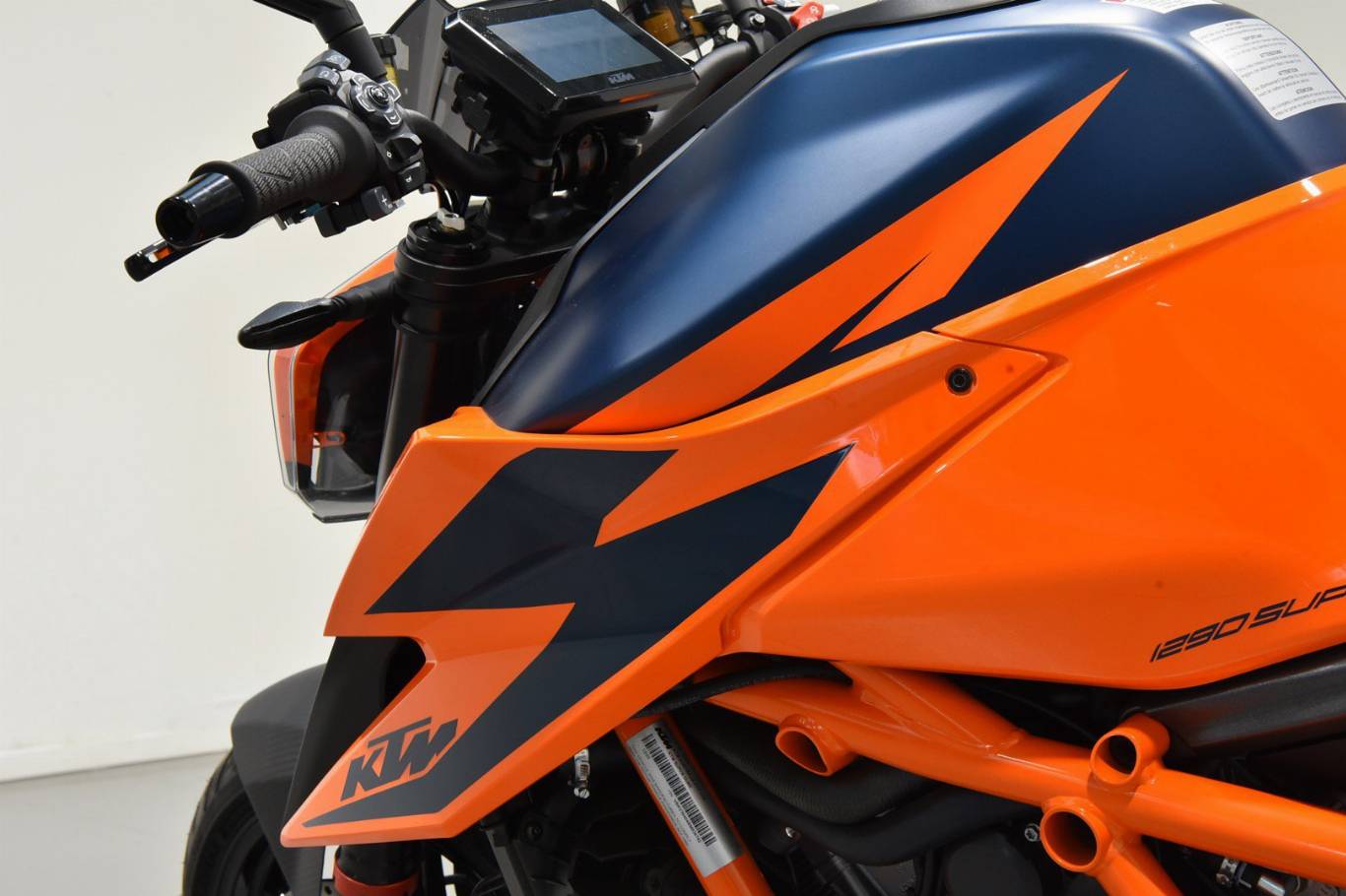 KTM 1290 Super Duke R 44