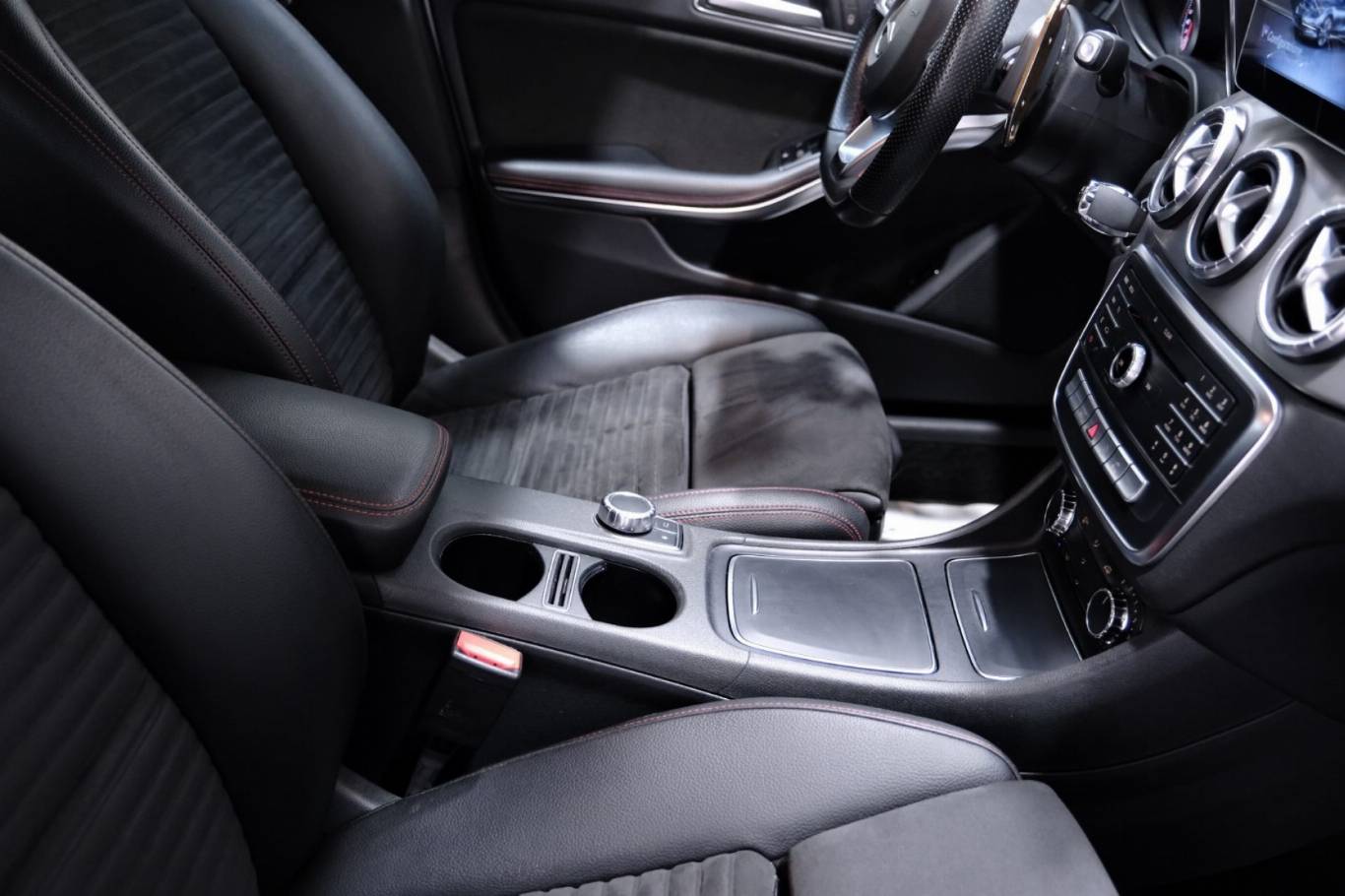 MERCEDES-BENZ CLA 220 58