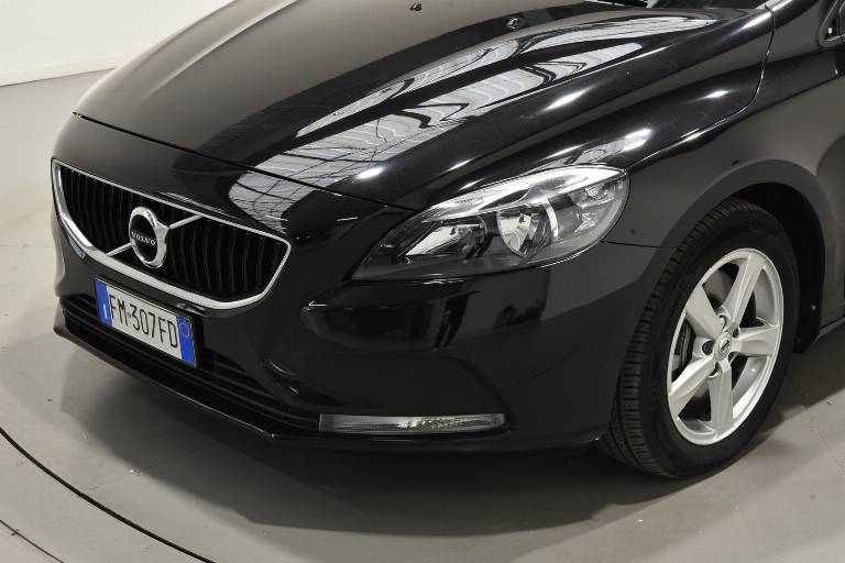 VOLVO V40 14
