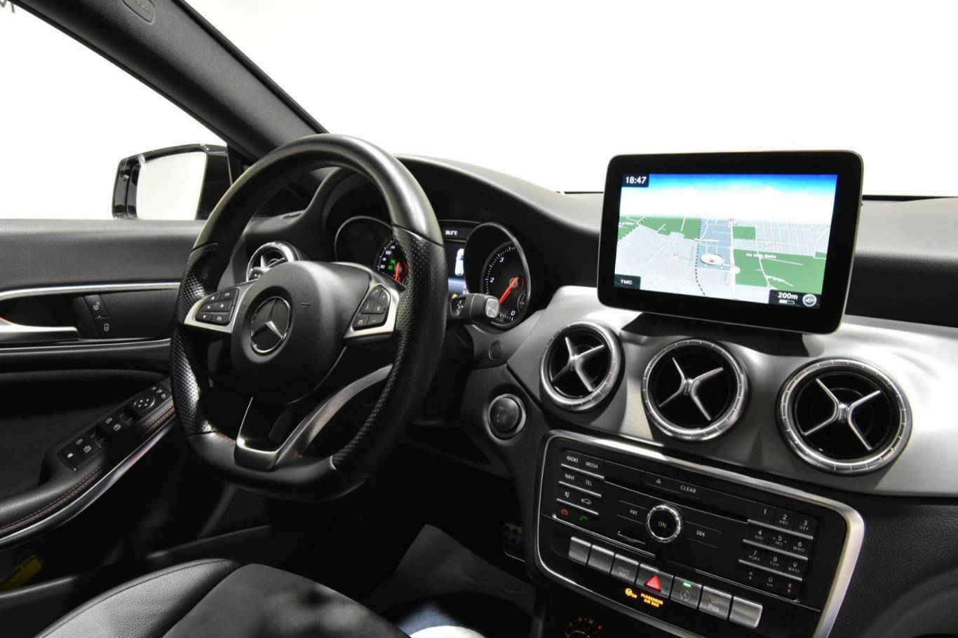 MERCEDES-BENZ CLA 220 27