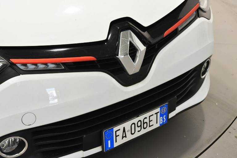 RENAULT Clio 37