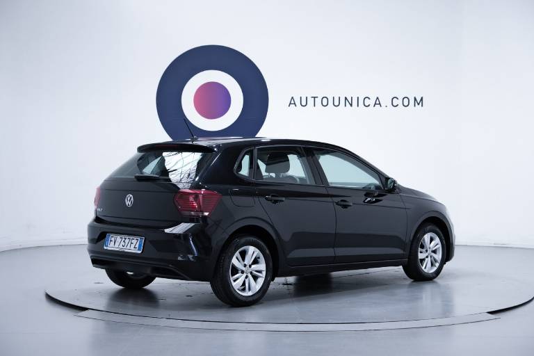 VOLKSWAGEN Polo 15