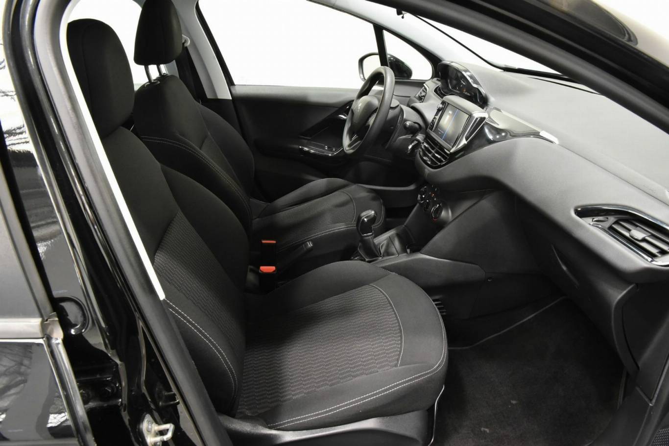 PEUGEOT 208 25