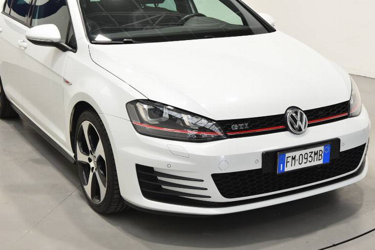 VOLKSWAGEN Golf GTI 49